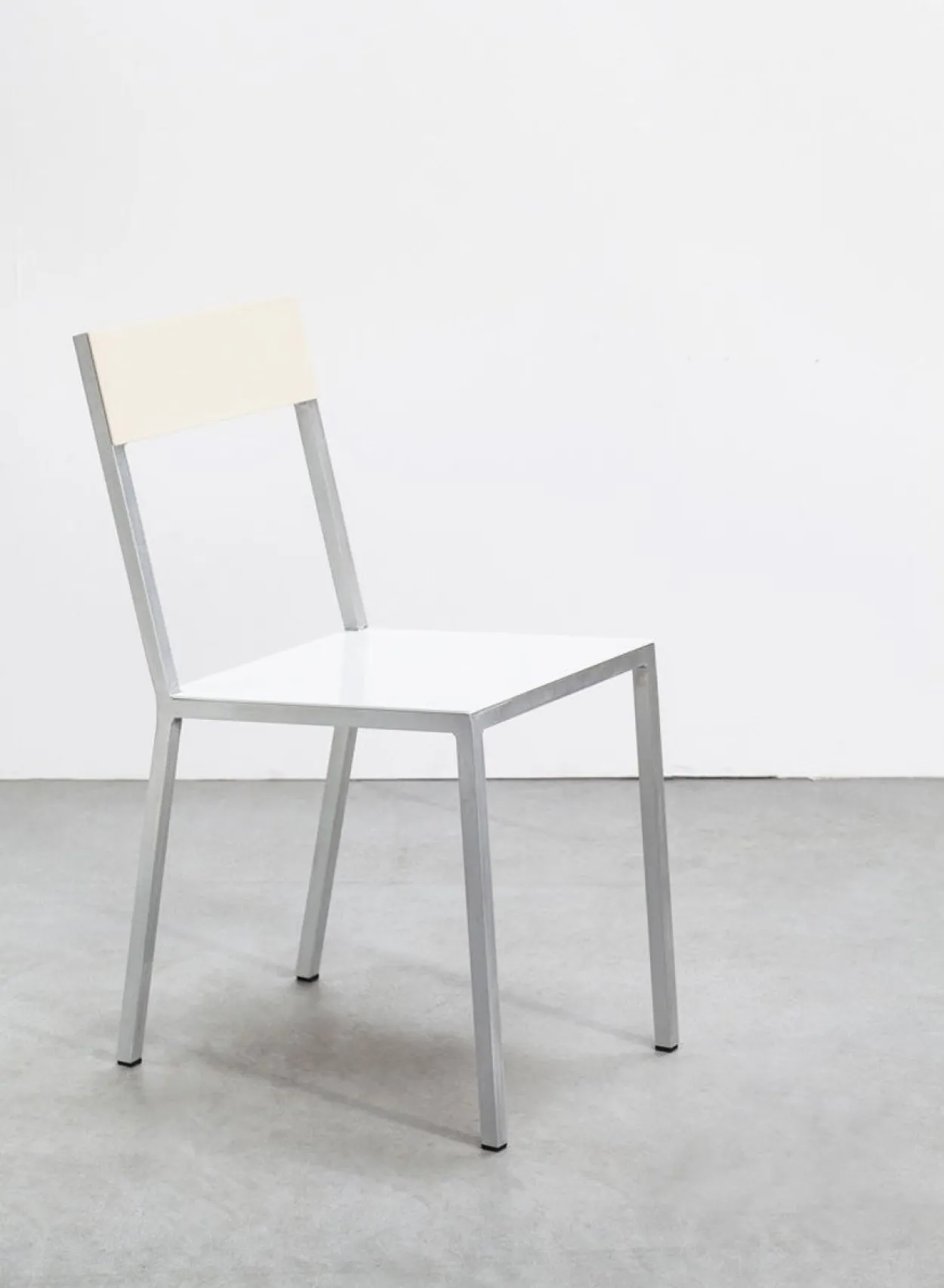 SUSAN BIJL Meubels^Alu Chair, White Seat, Ivory Back - Muller Van Severen