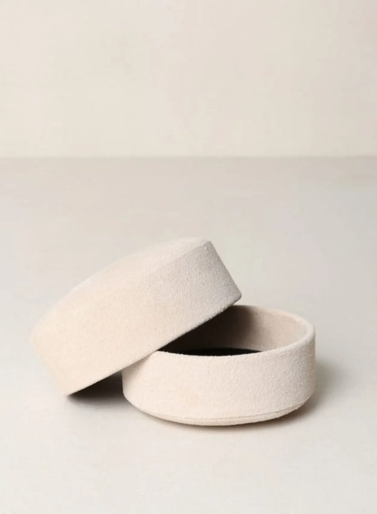 SUSAN BIJL Wand^Pastille Box S, Ivoire Suede - Michael Verheyden