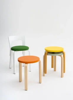 SUSAN BIJL Meubels^Stool 60, Legs Birch, Seat Green - Artek
