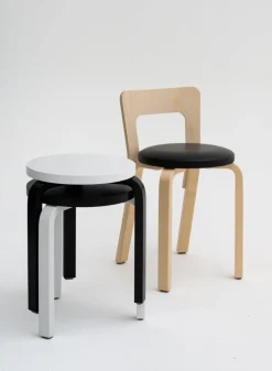 SUSAN BIJL Meubels^Stool 60, Legs Black, Seat White - Artek