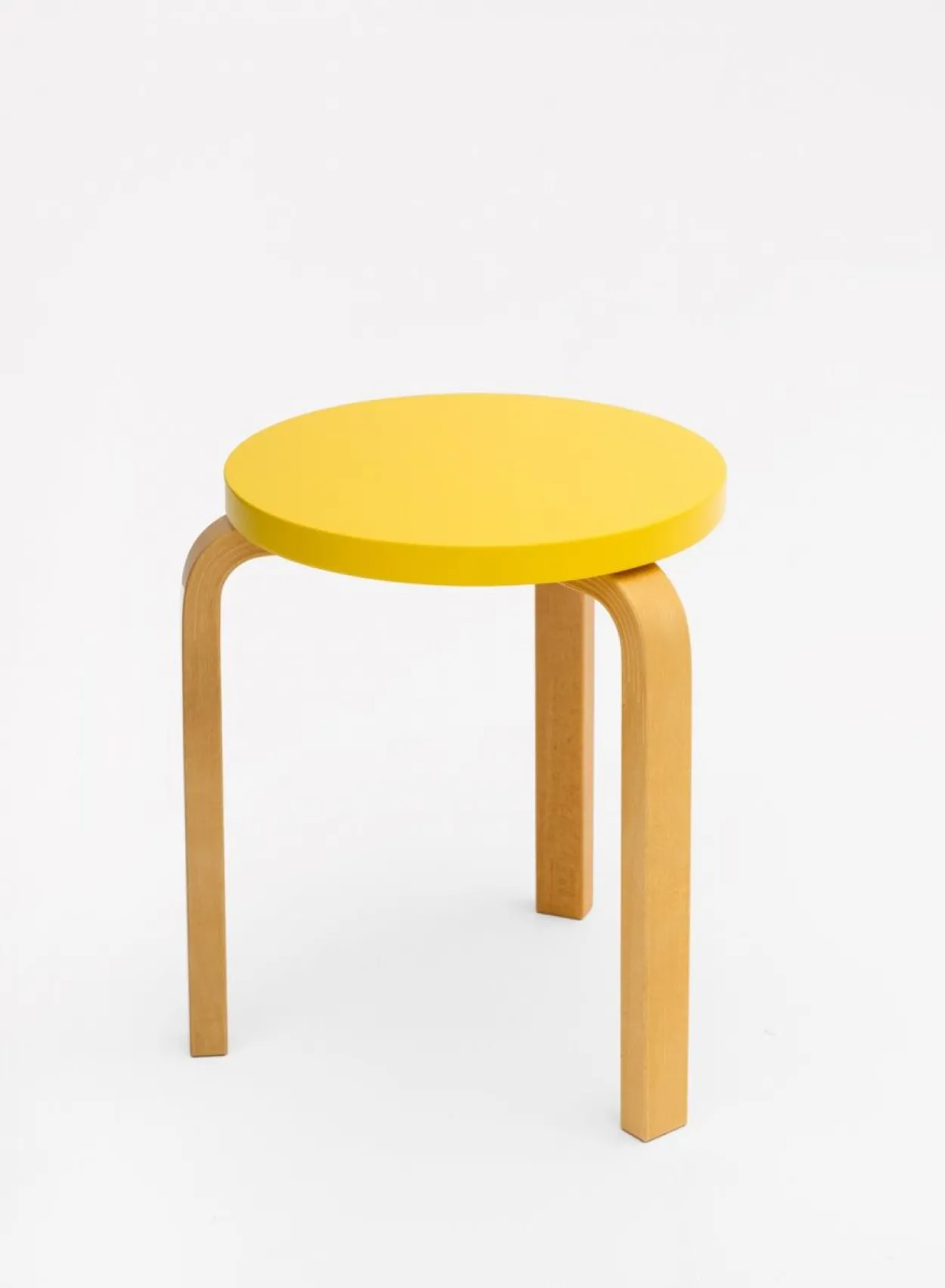 SUSAN BIJL Meubels^Stool 60, Legs Honey, Seat Yellow - Artek