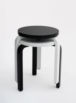 SUSAN BIJL Meubels^Stool 60, Legs White, Seat Black - Artek