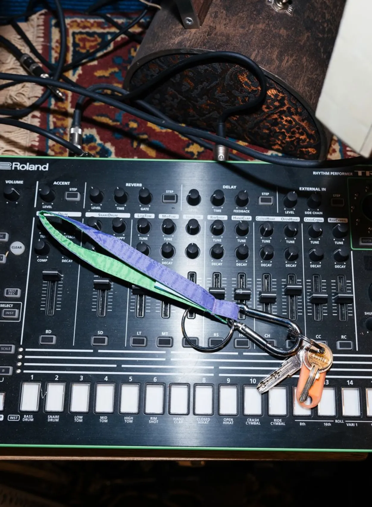 SUSAN BIJL The New Keychain^The New Keychain Treble & Greenscreen