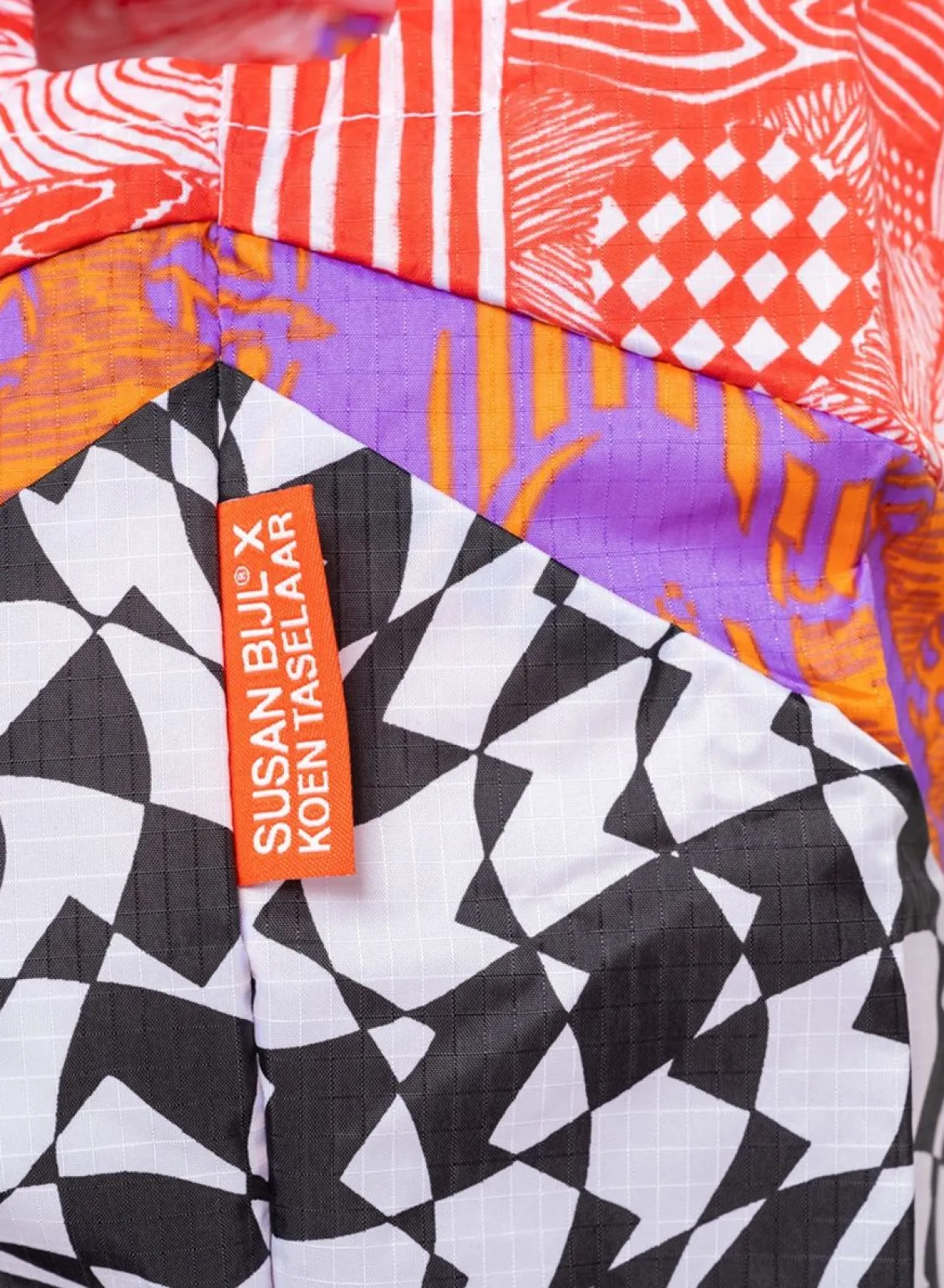 SUSAN BIJL The New Shopping Bag^The New Shopping Bag Endless Smoking Croissant Red Small